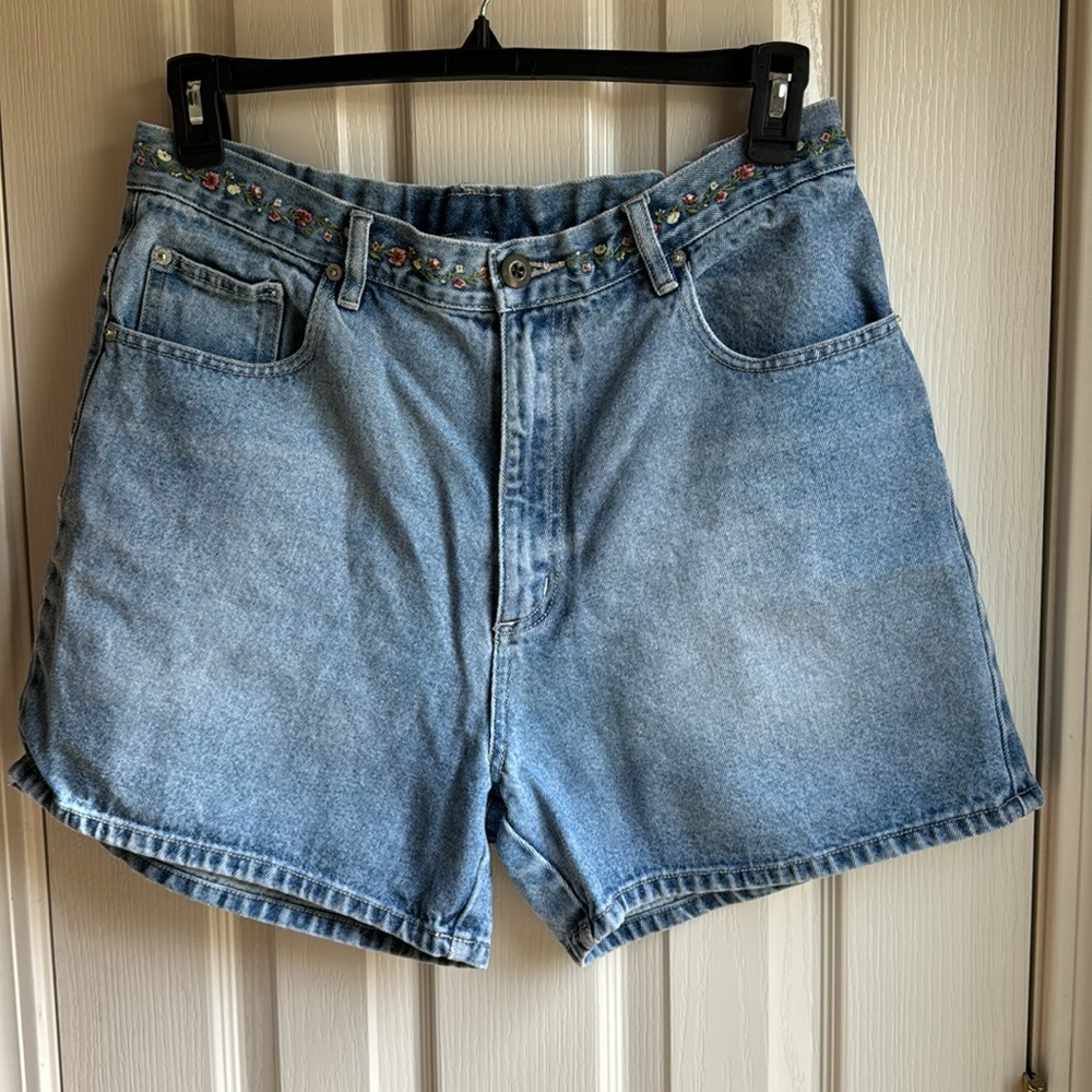 EMBROIDERED WAISTBAND JEAN SHORTS